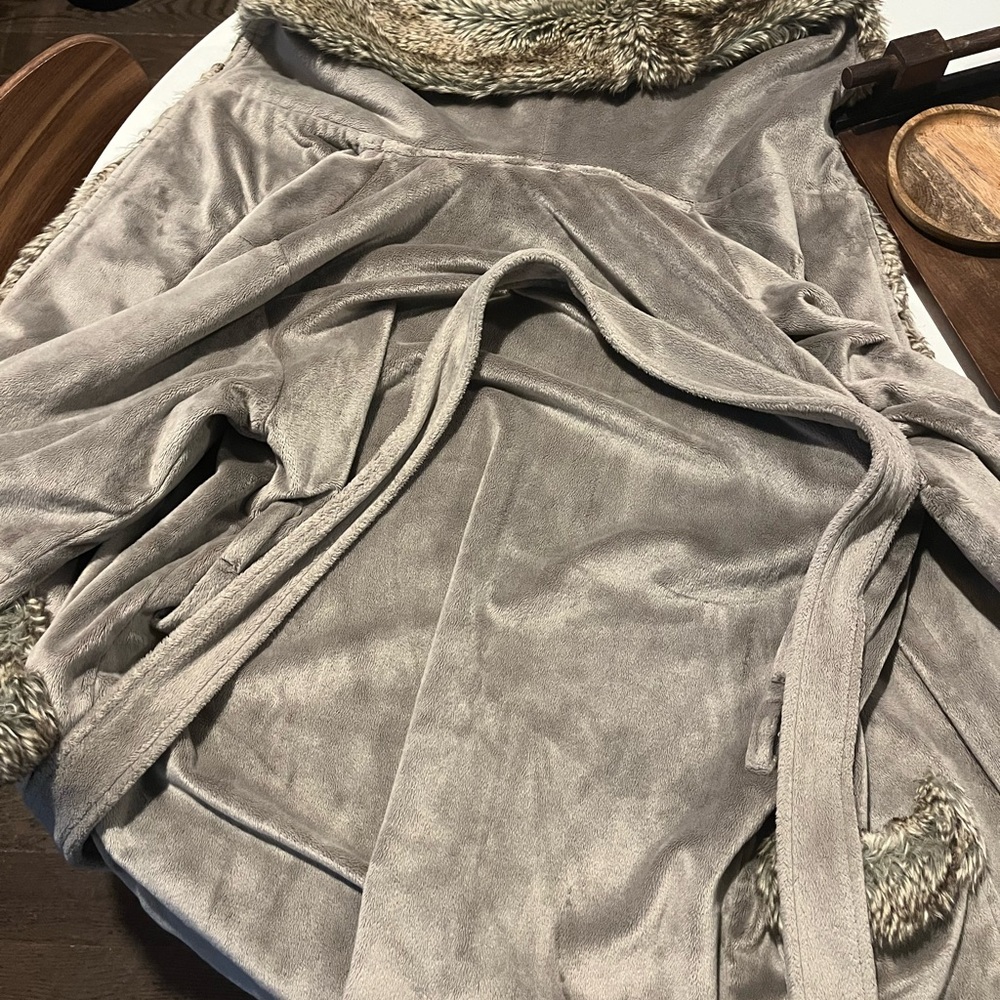 Pottery Barn Cozy Fur Robe Excellent! - Picture 5 of 5
